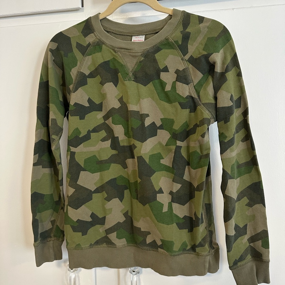 Hanna Andersson Green Camouflage Crewneck Sweater. Size 12